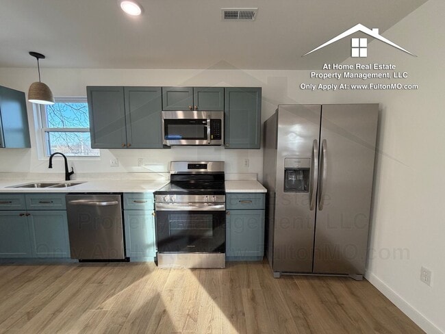 Building Photo - 508 E 8th St