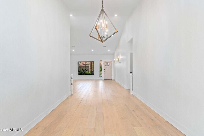 Building Photo - 5715 E Campo Bello Dr