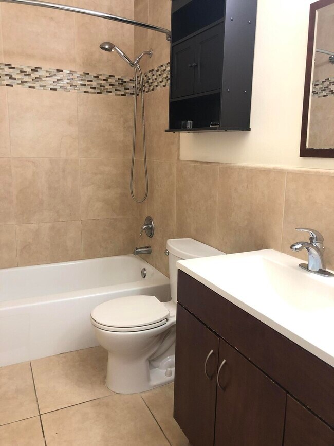 Building Photo - 5811 NE 14th Rd