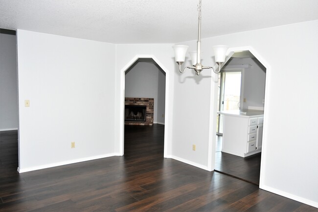 Building Photo - 5706 Crystal Ct SE