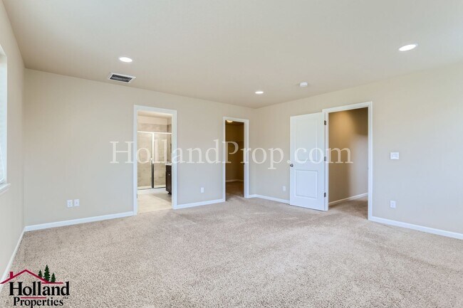 Building Photo - Beautiful, Light-Filled 4-Bedroom Home with a Charming Backyard NEW PRICE $3,295 and REDUCED SECU...