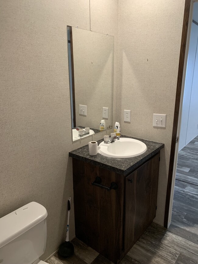 Building Photo - 100 Bristol St