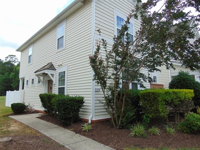 Building Photo - 3215 Kenton Ct