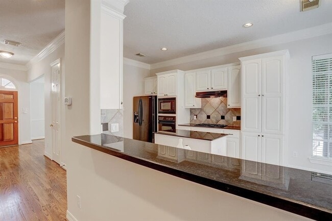 Building Photo - 2822 Briarhurst Park