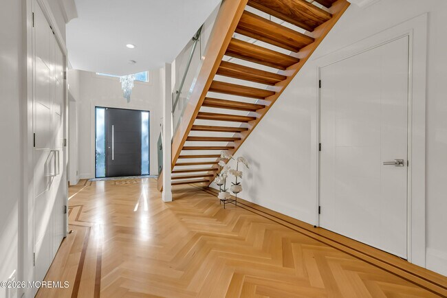 Building Photo - 243 Overbrook Ave