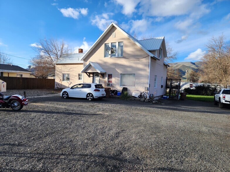Building Photo - 1268 Sycamore St
