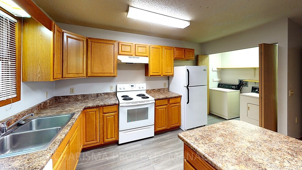 Building Photo - 3510 S Sertoma Ave