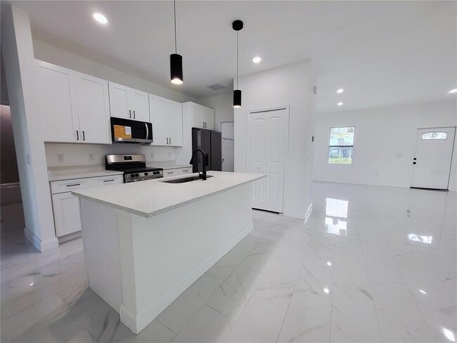 Building Photo - 1098 Hammacher Ave SW