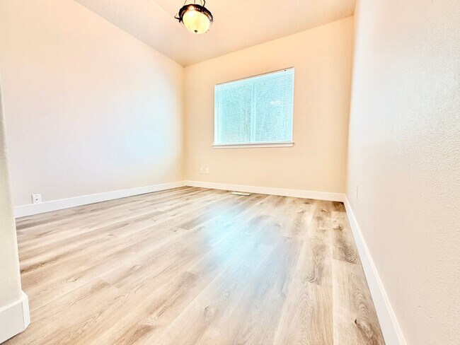 Building Photo - 5832-5830 Glen Echo Ave