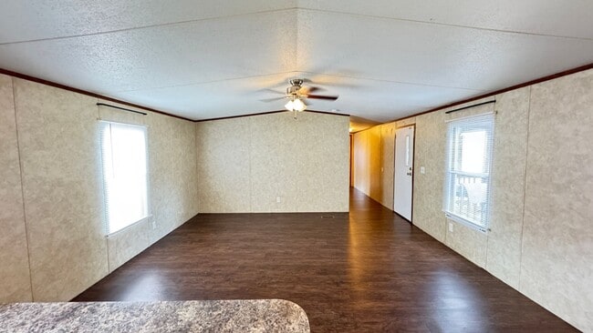 Building Photo - 2009 Model 3 Bedroom 2 Bath Mobile Home