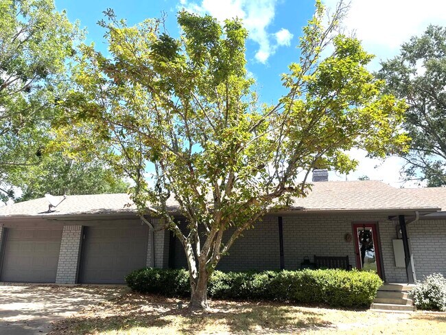 Building Photo - 960 First Monday Ln