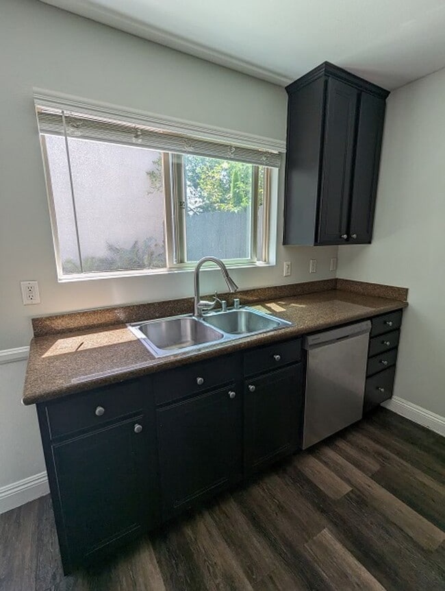 Building Photo - 2 bedroom, 1.5 bathroom Townhome in El Cajon