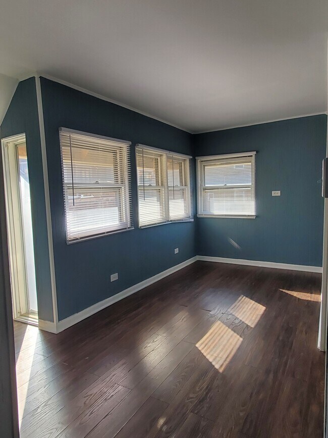 Dining Room - 834 N Greenview Ave