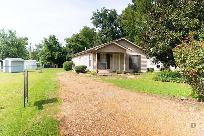 Building Photo - 1703 Sharpe Ave