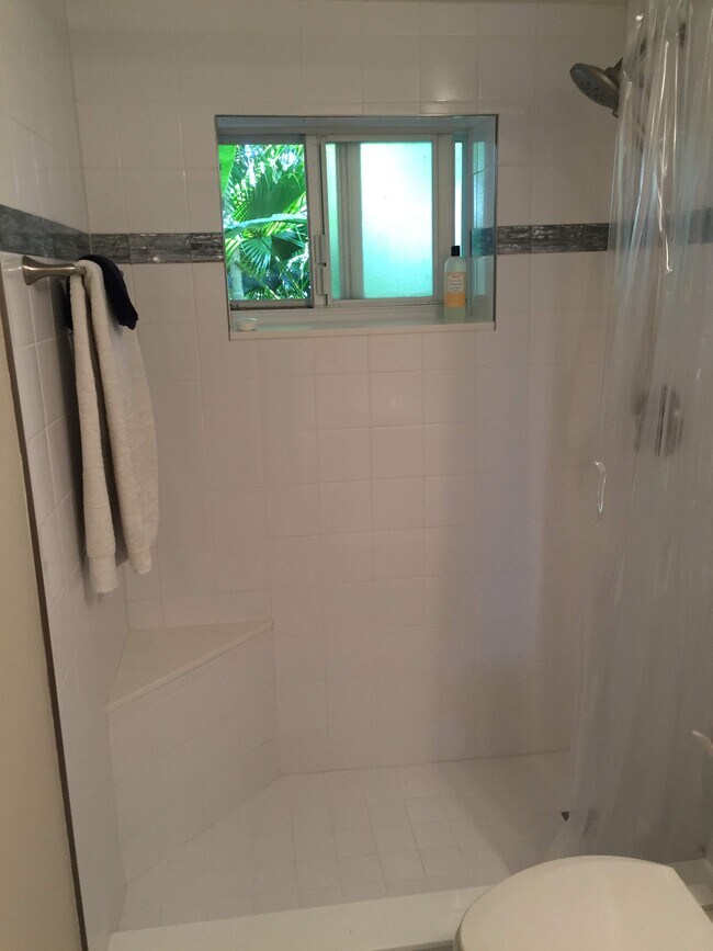 Main Bath - 6520 N Ocean Blvd