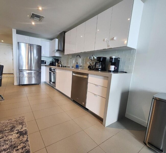 Building Photo - 1600 NE 1st Ave