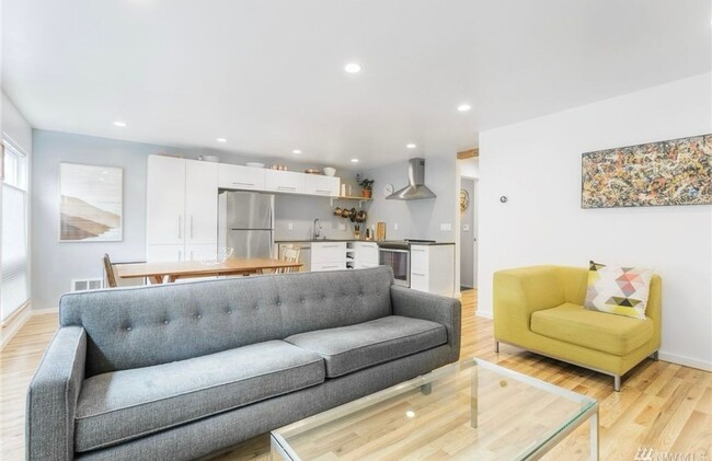 Building Photo - Stunning N. Capitol Hill Condo: Modern Lux...