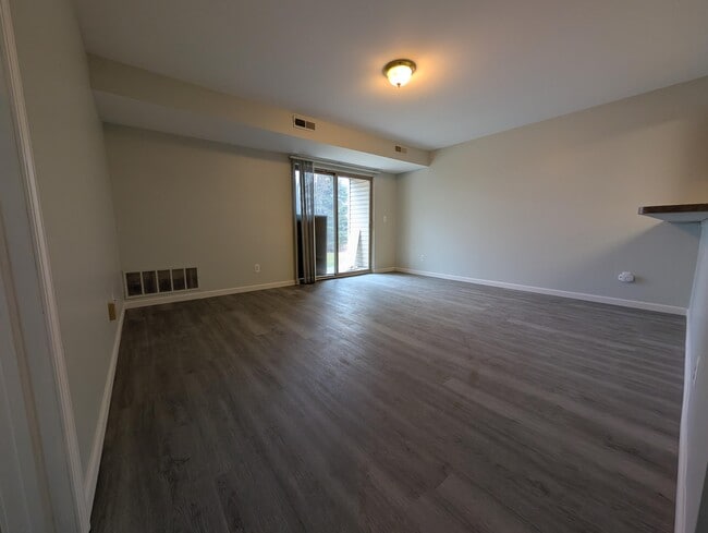 Building Photo - 41034 Rose Ln