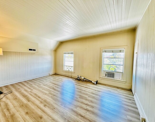 Building Photo - 137-B Court St. Petaluma, CA 94952