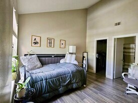 Building Photo - 1070 Calle del Cerro