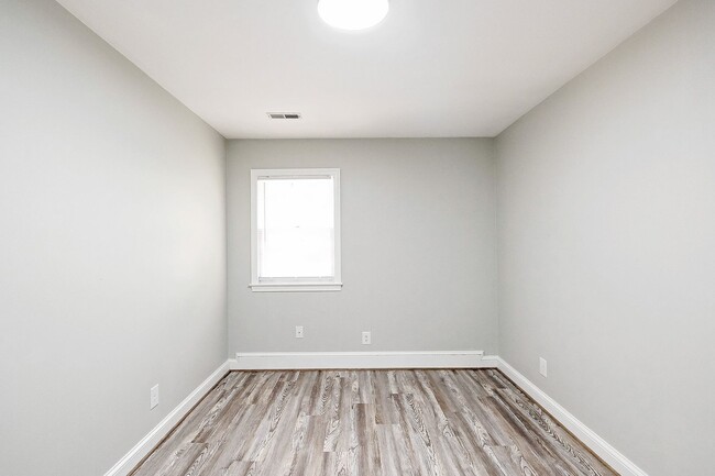 Building Photo - Move-in Ready, Renovated Duplex Just Off Rio Rd & Near Pen Park