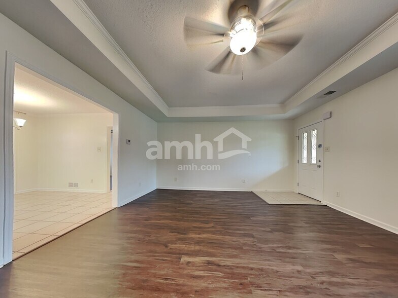 Building Photo - 3433 Sundial Dr