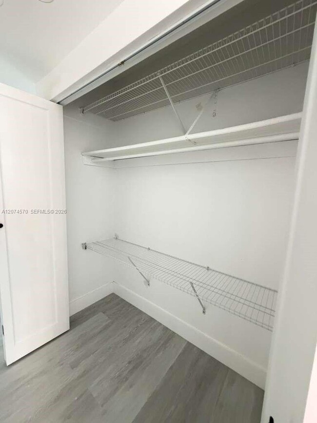 Building Photo - 500 Bayview Dr