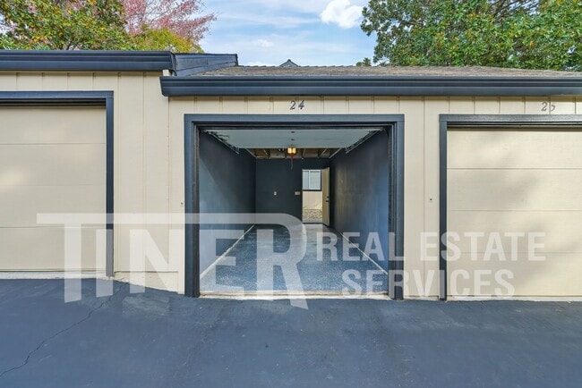 Building Photo - 9118 Madison Green Ln