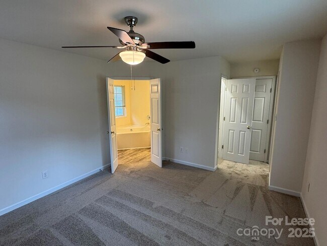 Building Photo - 6610 Cedar Cliff Dr