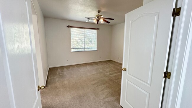Building Photo - $2,795 Teague & Chestnut, 4 Bedroom Home -...
