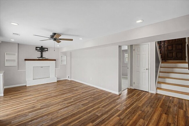 Building Photo - 5 Knollwood Dr