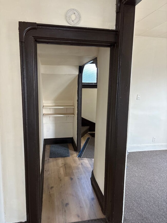 Building Photo - SPACIOUS 4 BEDROOM HOME READY TO WELCOME YOU