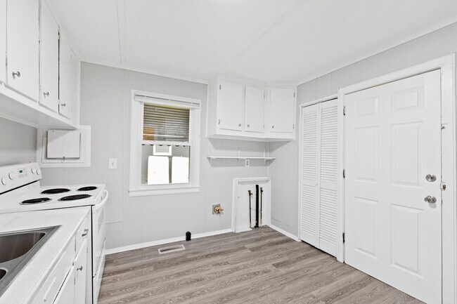 Building Photo - Charming 3BR Ranch Home Minutes from Downtown Smithfield!