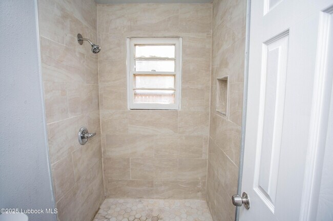 Building Photo - 6803 Avenue W