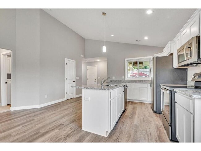 Building Photo - 722 Hilltop Ln