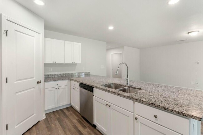 Building Photo - 610 Riverwalk Cir