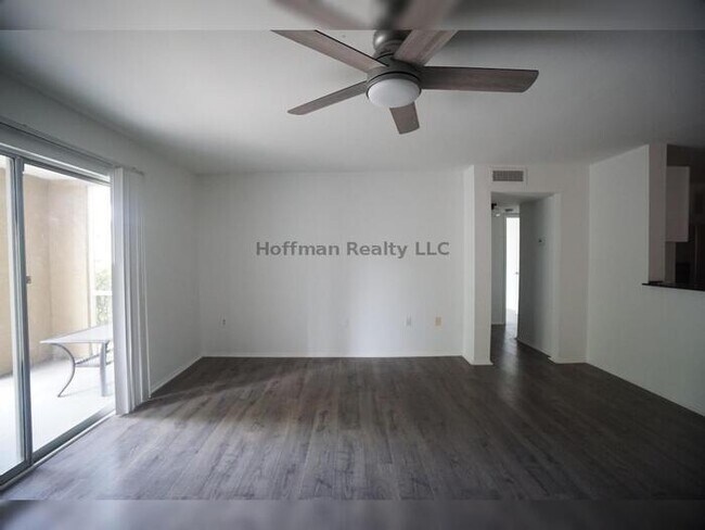 Building Photo - Spacious 1-Bedroom Condo with Modern Upgra...