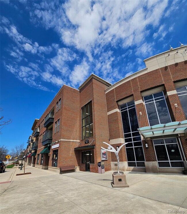 Building Photo - 264 Village Way S