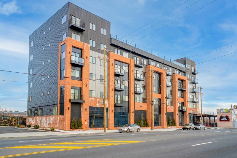 Building Photo - 2701 Tulip St
