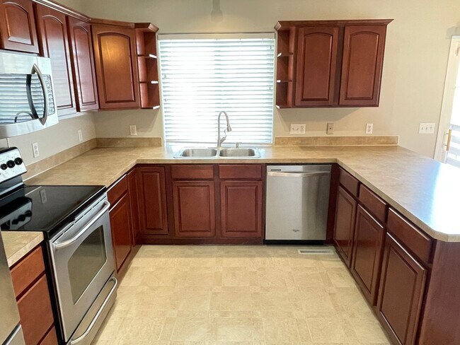 Building Photo - Comfortable 3-Bedroom Home in Desirable Millard West Area - $2,095