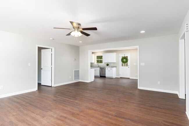 Building Photo - Gorgeous Home in Odenville! Fresh, Modern ...