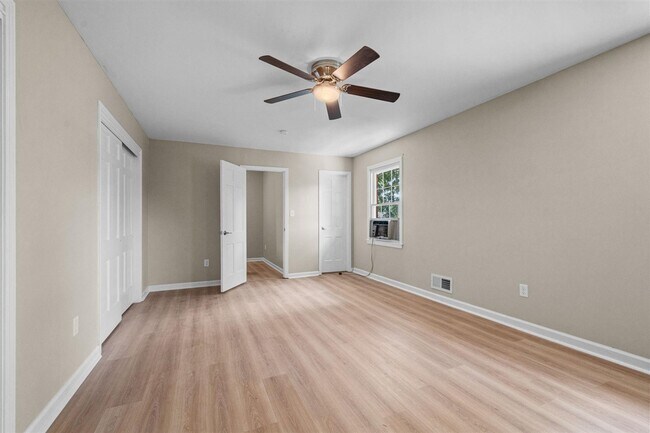 Building Photo - 725 Temple Ct