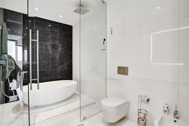 Building Photo - 300 Biscayne Blvd Way