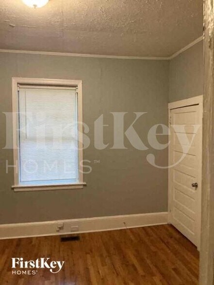 Building Photo - 1028 Birch St SW