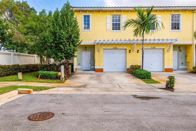 Building Photo - 1134 NW 40th Ter