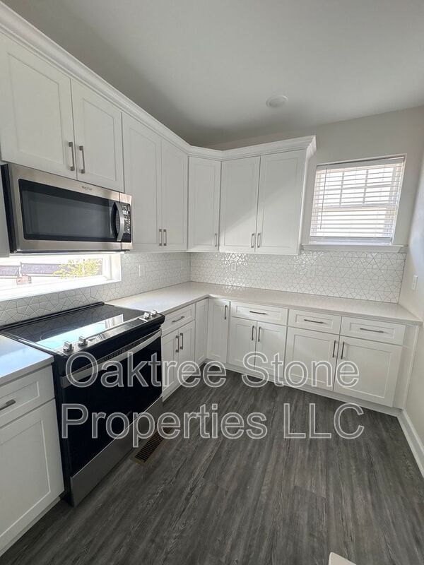 Building Photo - 2591 Ocean Dr NW