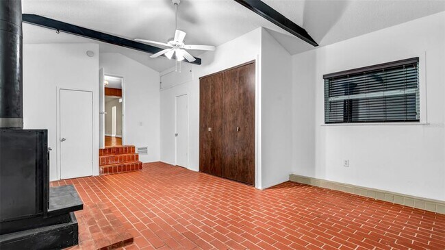 Building Photo - 527 31st Ave N