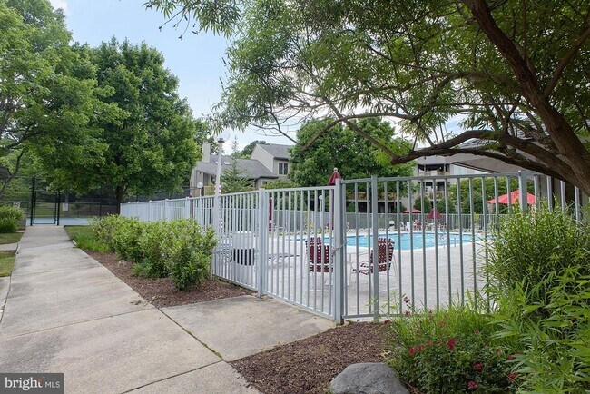 Building Photo - 7025 Chesapeake Harbour Dr E