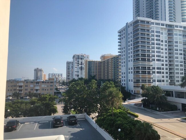 Building Photo - 3000 S Ocean Dr