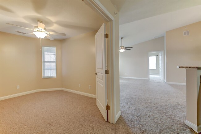 Building Photo - 613 Ivy Ridge Dr